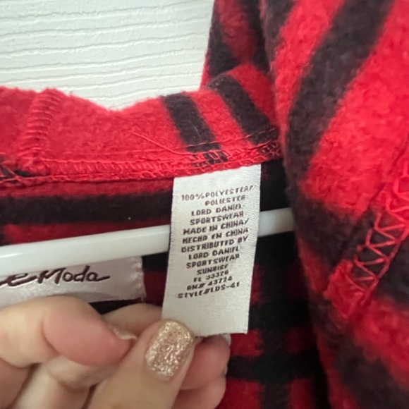 Moda Red and Black Plaid Poncho with Hood and Pockets - Picture 3 of 9
